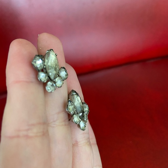 Vintage Art Deco Prong Set Rhinestone Screw Back Earrings w/ Large Center Stone - Picture 4 of 4